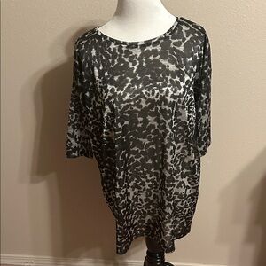 H&M Black and White Patterned Short Sleeve Top